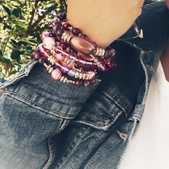 Viva Magenta Agate beaded handmade unique bracelet - Picture 3 of 9